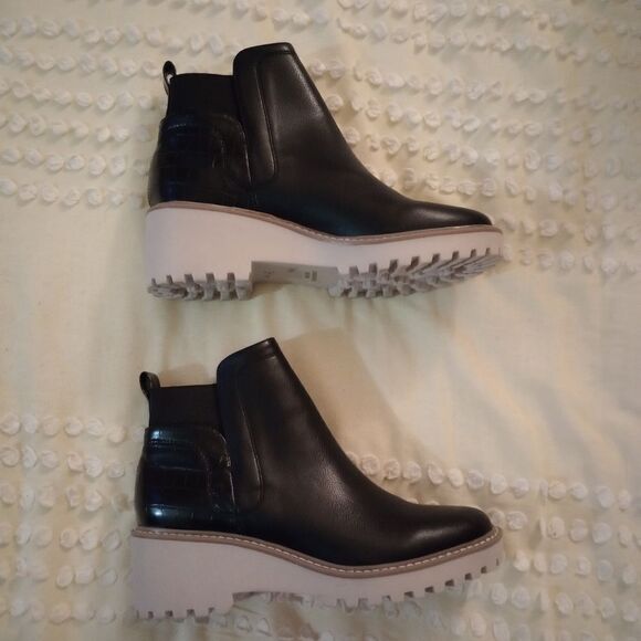 Dolce Vita Rango Lug Heel Ankle Booties - Picture 5 of 6